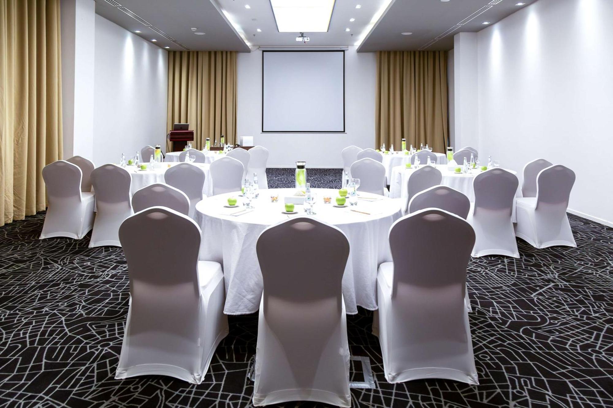 Radisson Hotel & Apartments Dammam Industrial City Buitenkant foto