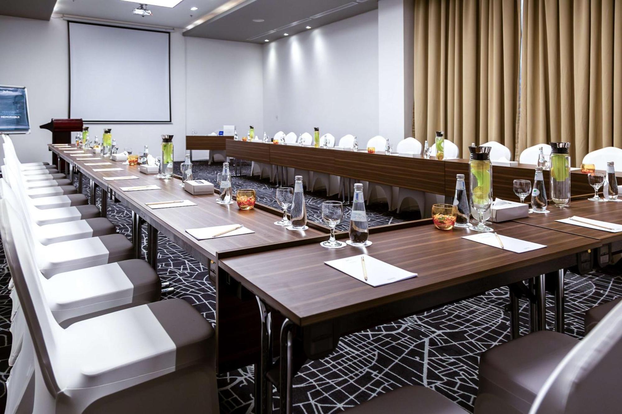 Radisson Hotel & Apartments Dammam Industrial City Buitenkant foto