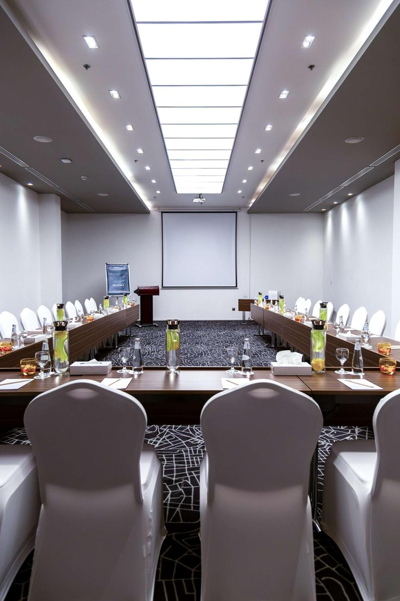 Radisson Hotel & Apartments Dammam Industrial City Buitenkant foto