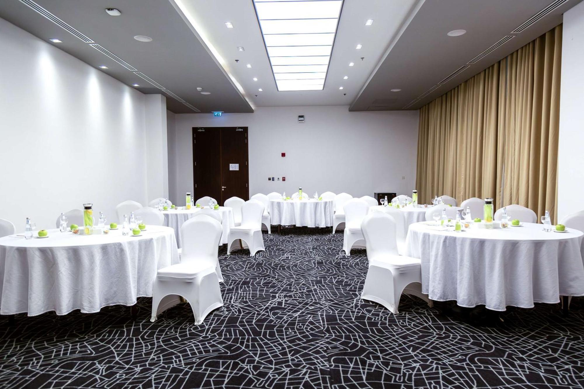 Radisson Hotel & Apartments Dammam Industrial City Buitenkant foto