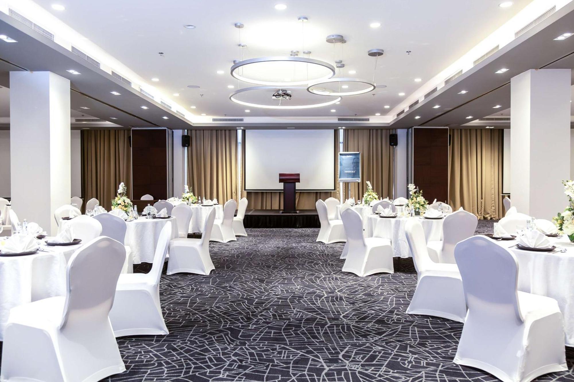 Radisson Hotel & Apartments Dammam Industrial City Buitenkant foto