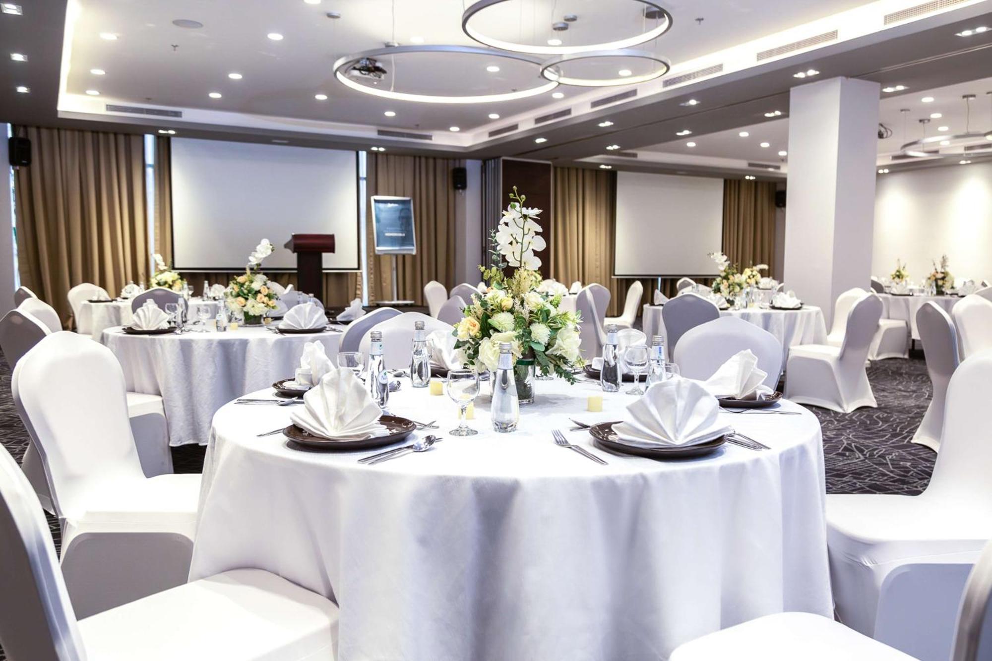 Radisson Hotel & Apartments Dammam Industrial City Buitenkant foto
